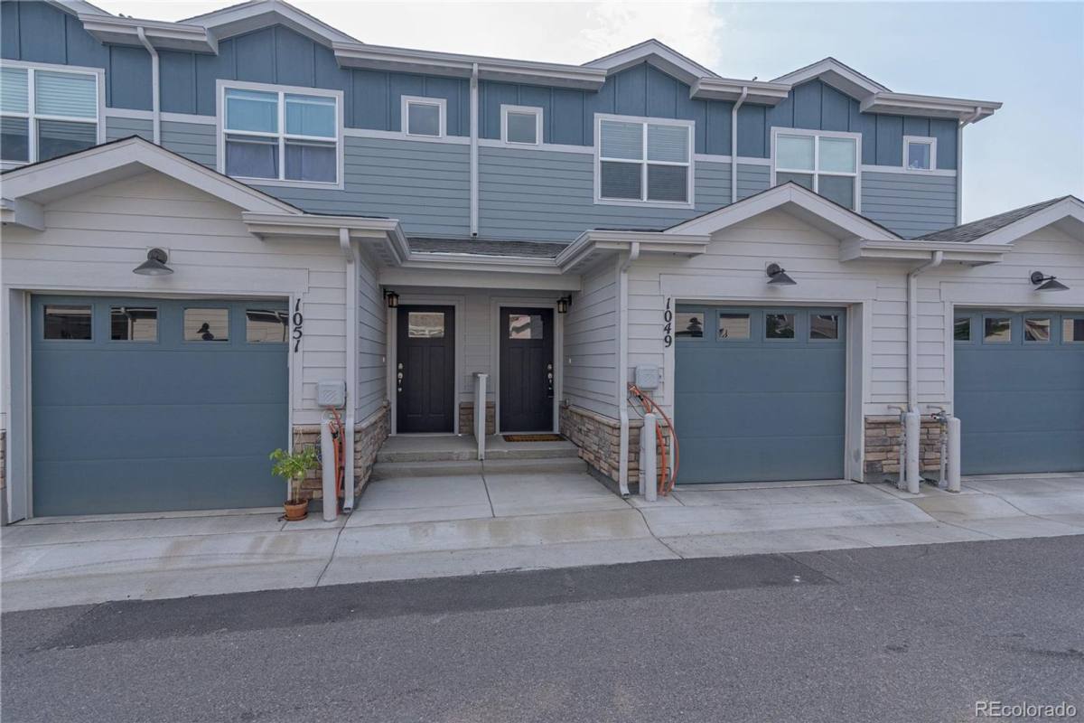 Townhouse for rent at 1049 Oak Circle, Denver, CO 80215