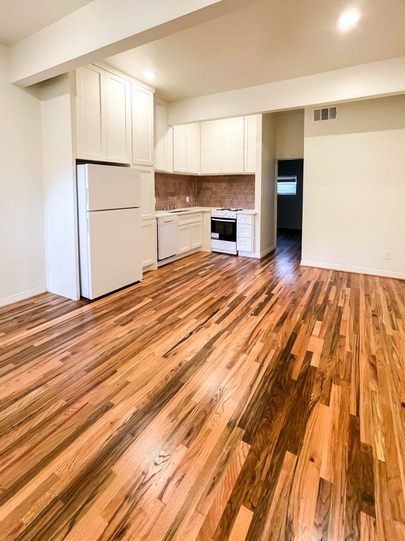 Apartment for rent at 700 Woodlawn, Dallas, TX 75208
