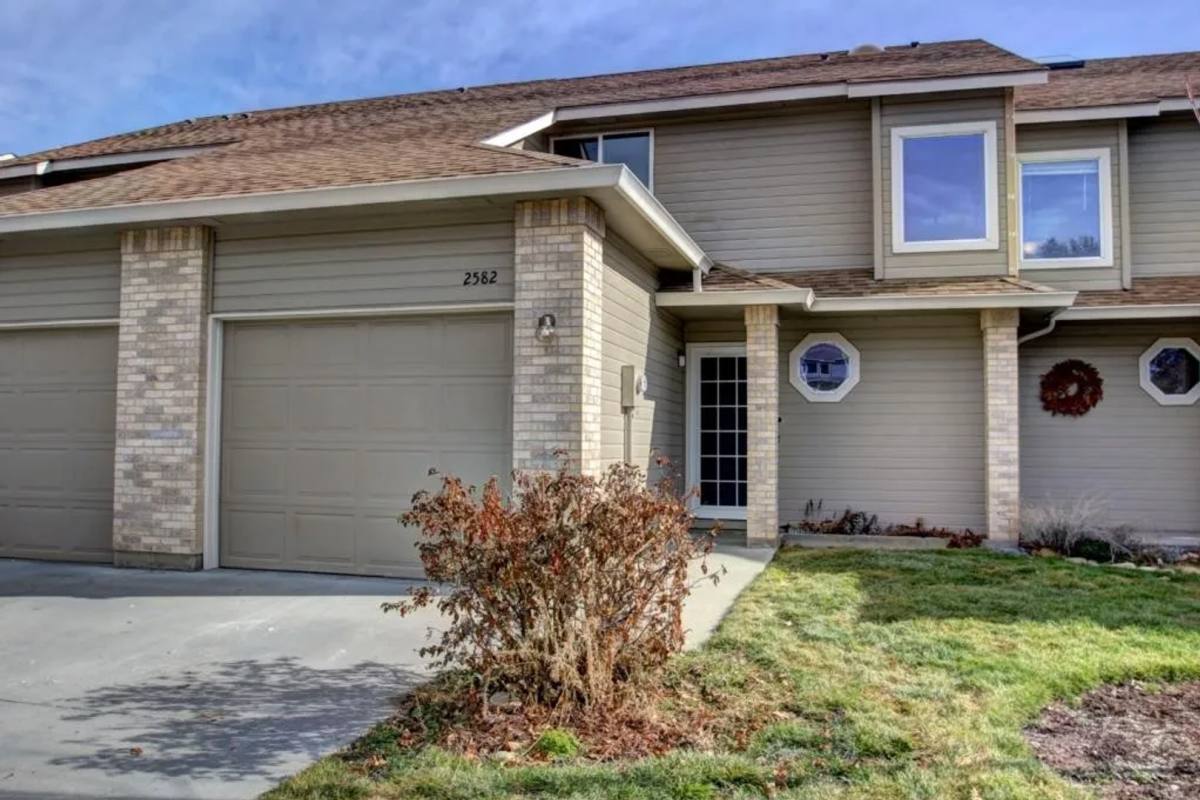 Townhouse for rent at 2582 S Falling Brook Lane, Boise, ID 83706