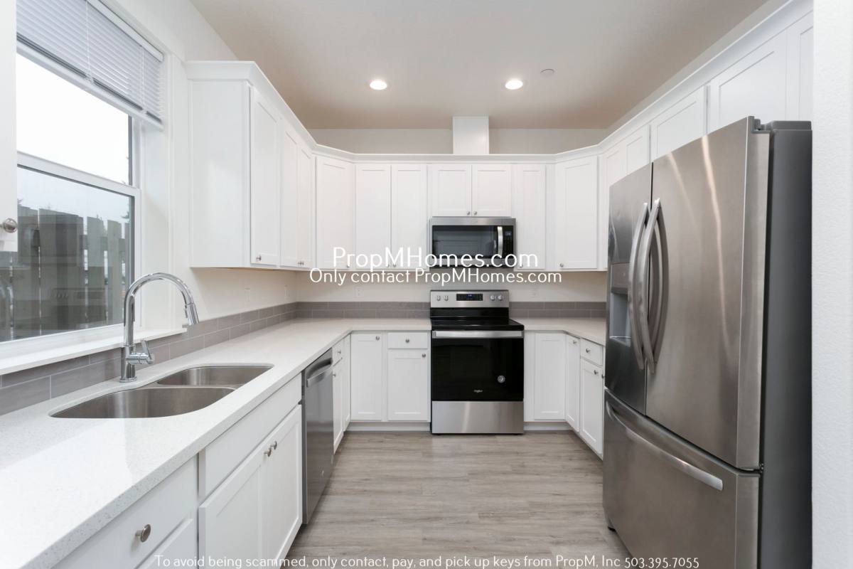 House for rent at 66 SE 139th Ave, Portland, OR 97233