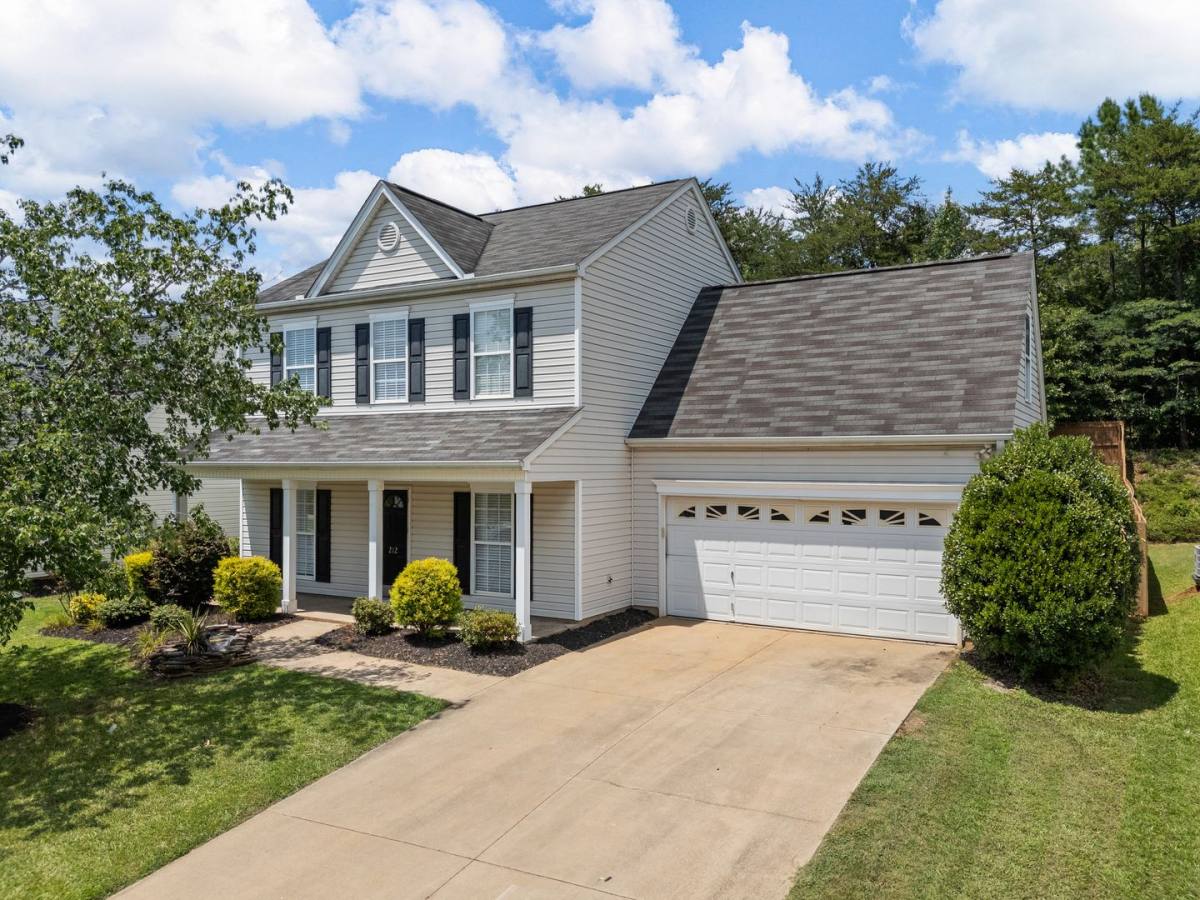 House for rent at 212 Dartmoor Dr, Spartanburg, SC 29301