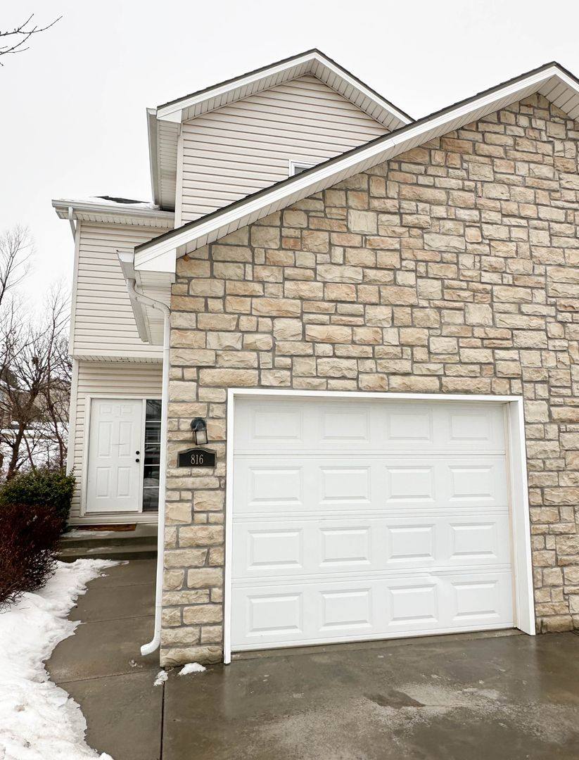 House for rent at 816 Oakbrook Place, Manhattan, KS 66503