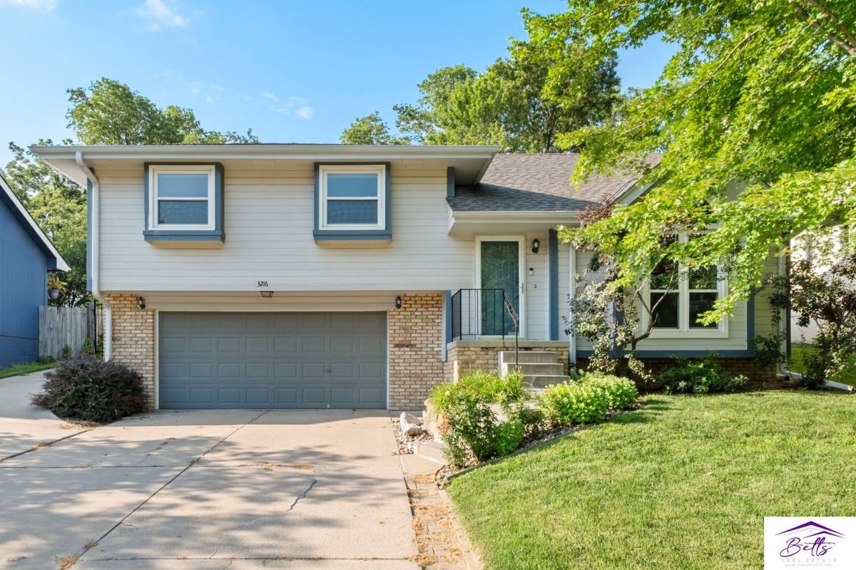House for rent at 3216 Tammy St, Bellevue, NE 68123
