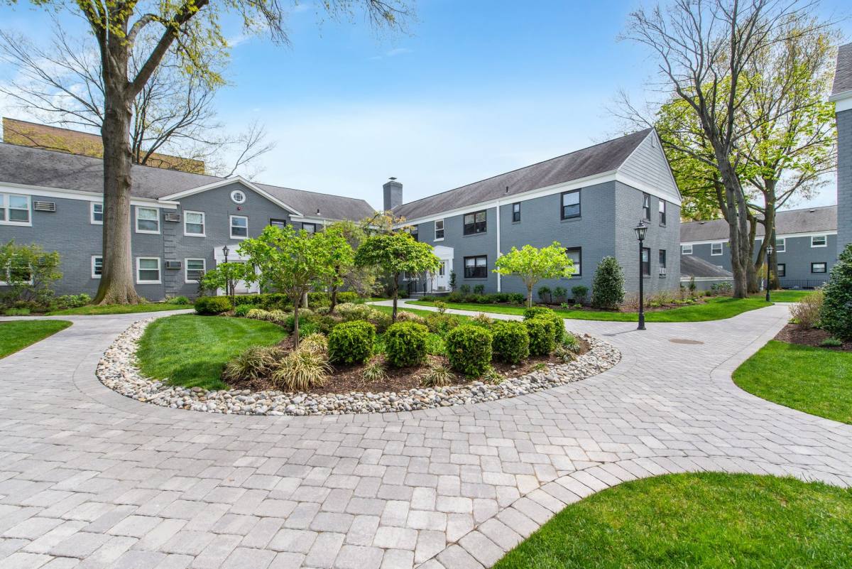 Apartment for rent at 405 - 425 Broad Ave, Leonia, NJ 07605