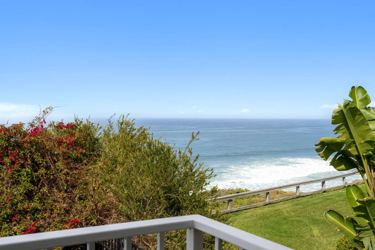 Apartment for rent at 330 W I St, Encinitas, CA 92024