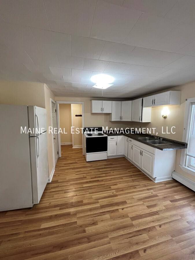 Apartment for rent at 28B Autumn St, Bangor, ME 04401