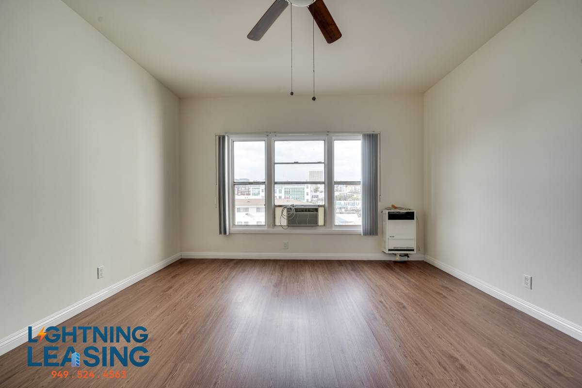 Apartment for rent at 1054 S Normandie Ave #301D, Los Angeles, CA 90006