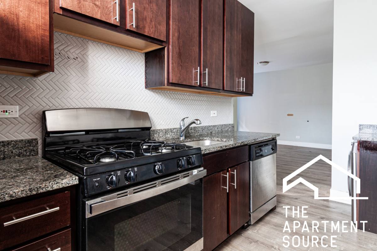 Apartment for rent at 711 W Brompton Ave, Chicago, IL 60657