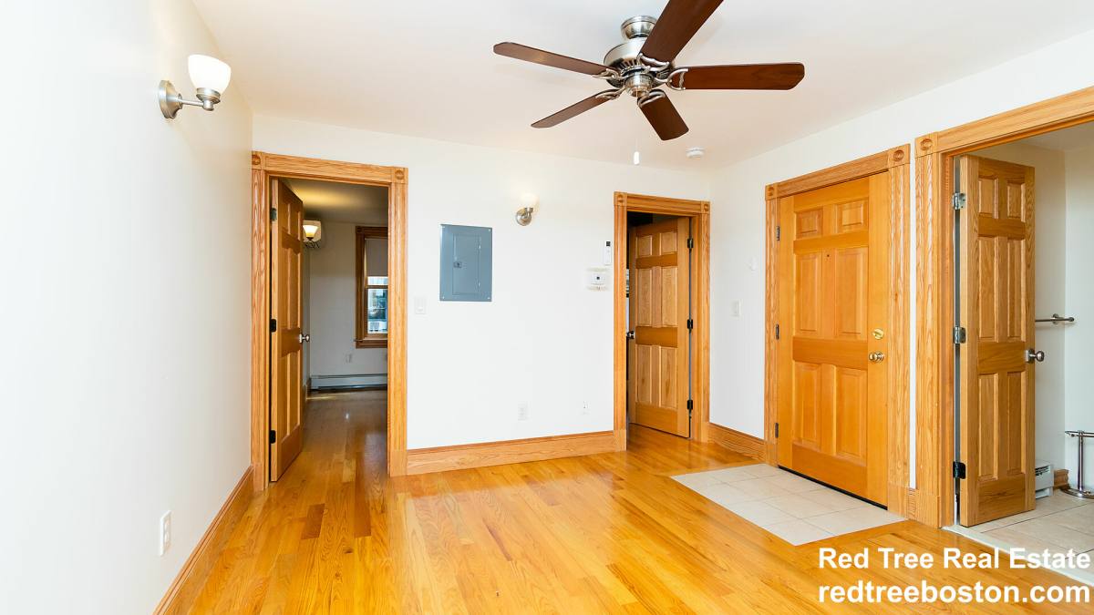 Apartment for rent at 29 Phillips St #3, Boston, MA 02114