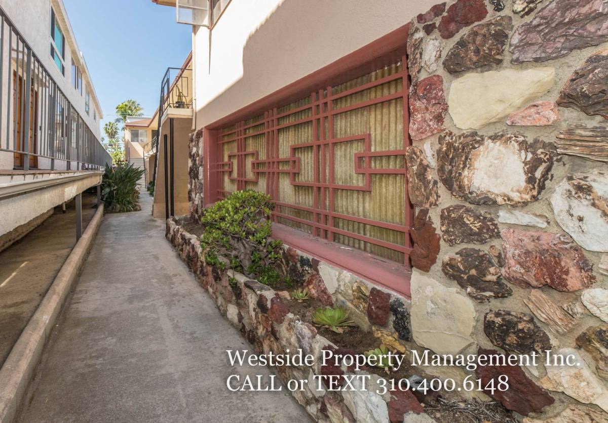 Apartment for rent at 808 6th St #4, Santa Monica, CA 90403