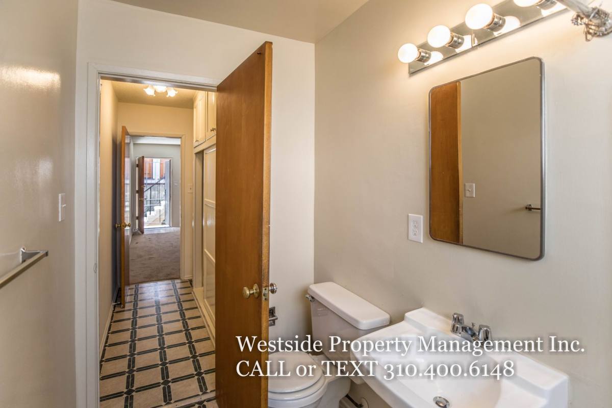 Apartment for rent at 808 6th St #4, Santa Monica, CA 90403