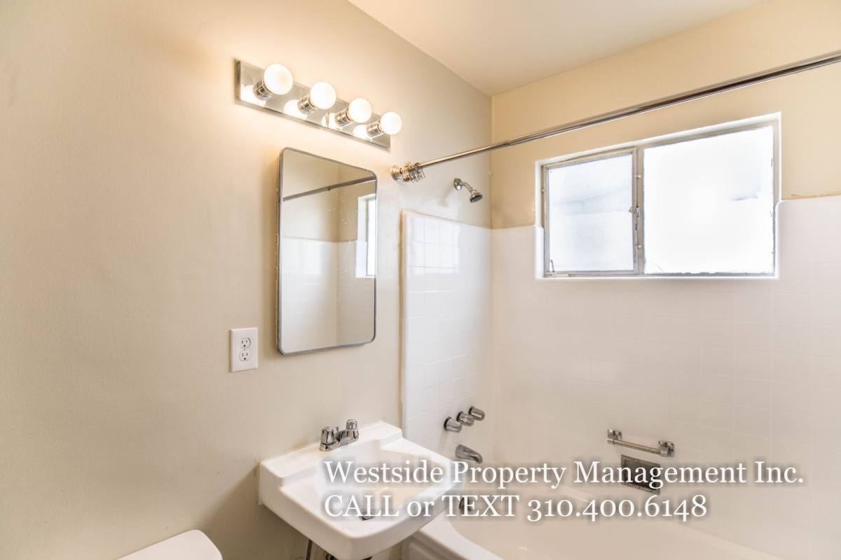 Apartment for rent at 808 6th St #4, Santa Monica, CA 90403