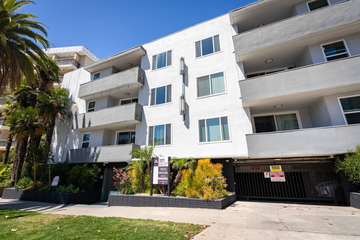 Apartment for rent at 1371 S Beverly Glen Blvd, Los Angeles, CA 90024