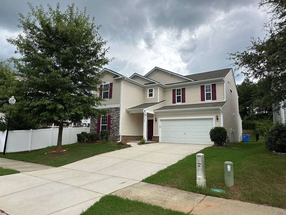 House for rent at 141 Four Seasons Way, Mooresville, NC 28117