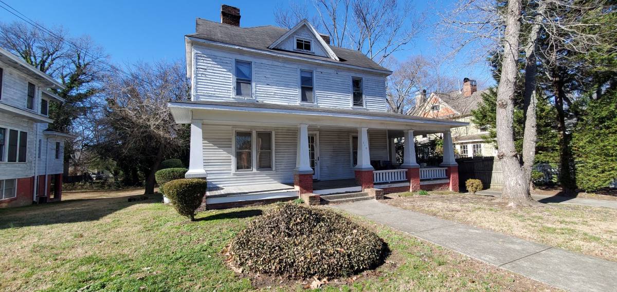 Apartment for rent at 310 S Mendenhall St, Greensboro, NC 27403