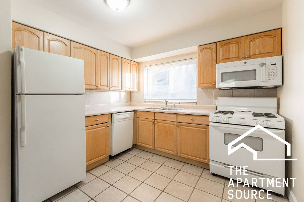 Apartment for rent at 1528 N Harlem Ave #3E, Oak Park, IL 60302