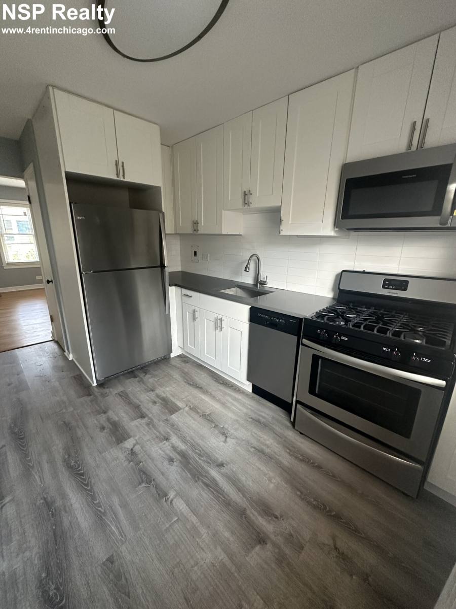 Apartment for rent at 6711 N California #GW, Chicago, IL 60645