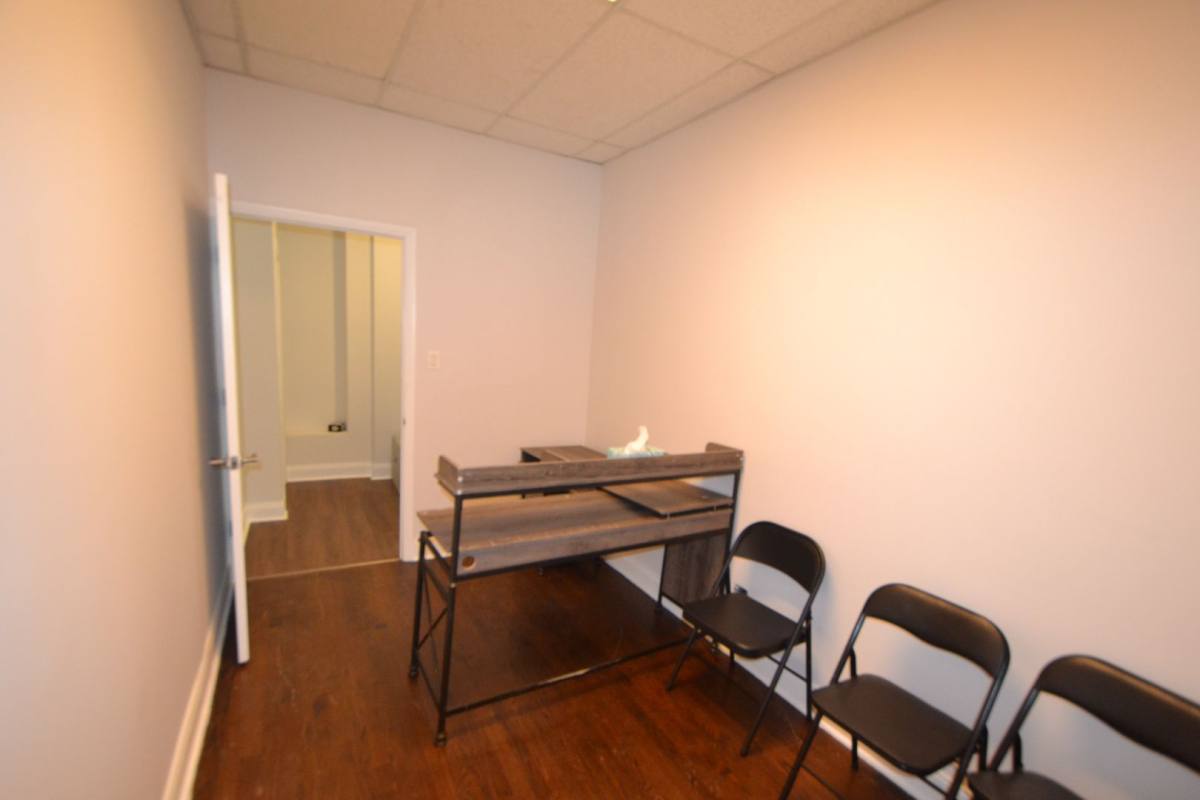 Apartment for rent at 4178 W Montrose Ave #ST, Chicago, IL 60641