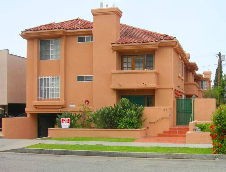 Apartment for rent at 143 S Hayworth Ave, Los Angeles, CA 90048