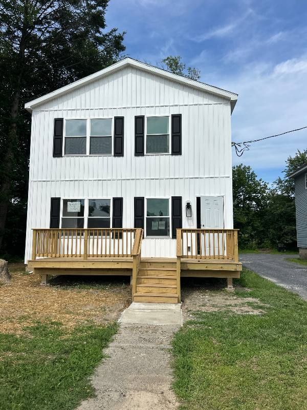 Apartment for rent at 214-B Smith St, East Stroudsburg, PA 18301
