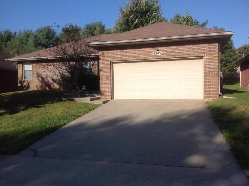 House for rent at 4345 S Roanoke Ave, Springfield, MO 65810