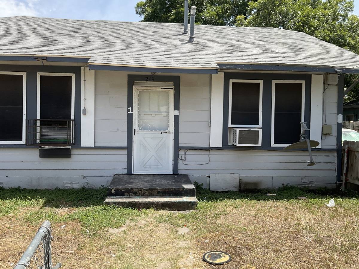 Apartment for rent at 214 E Huff Ave #1, San Antonio, TX 78214