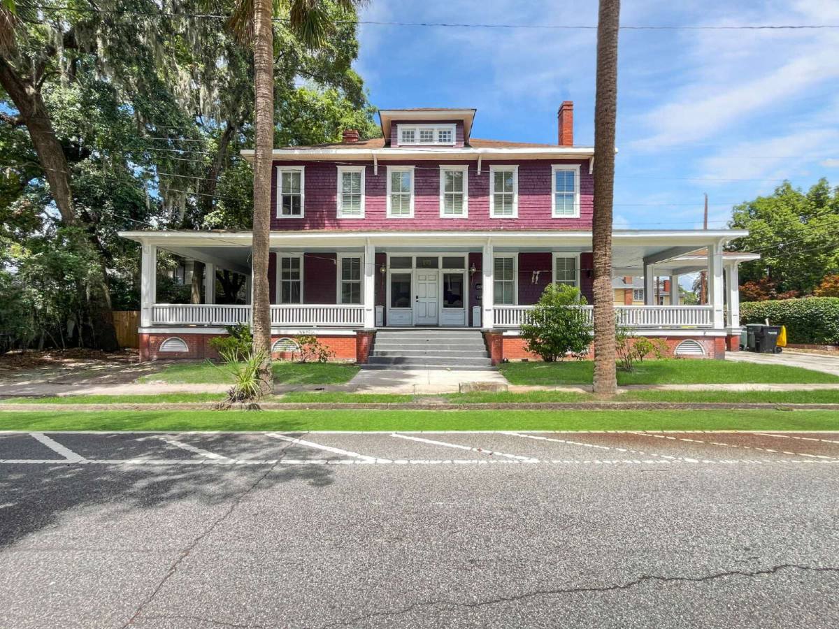 Apartment for rent at 2115 Lincoln St, Savannah, GA 31401