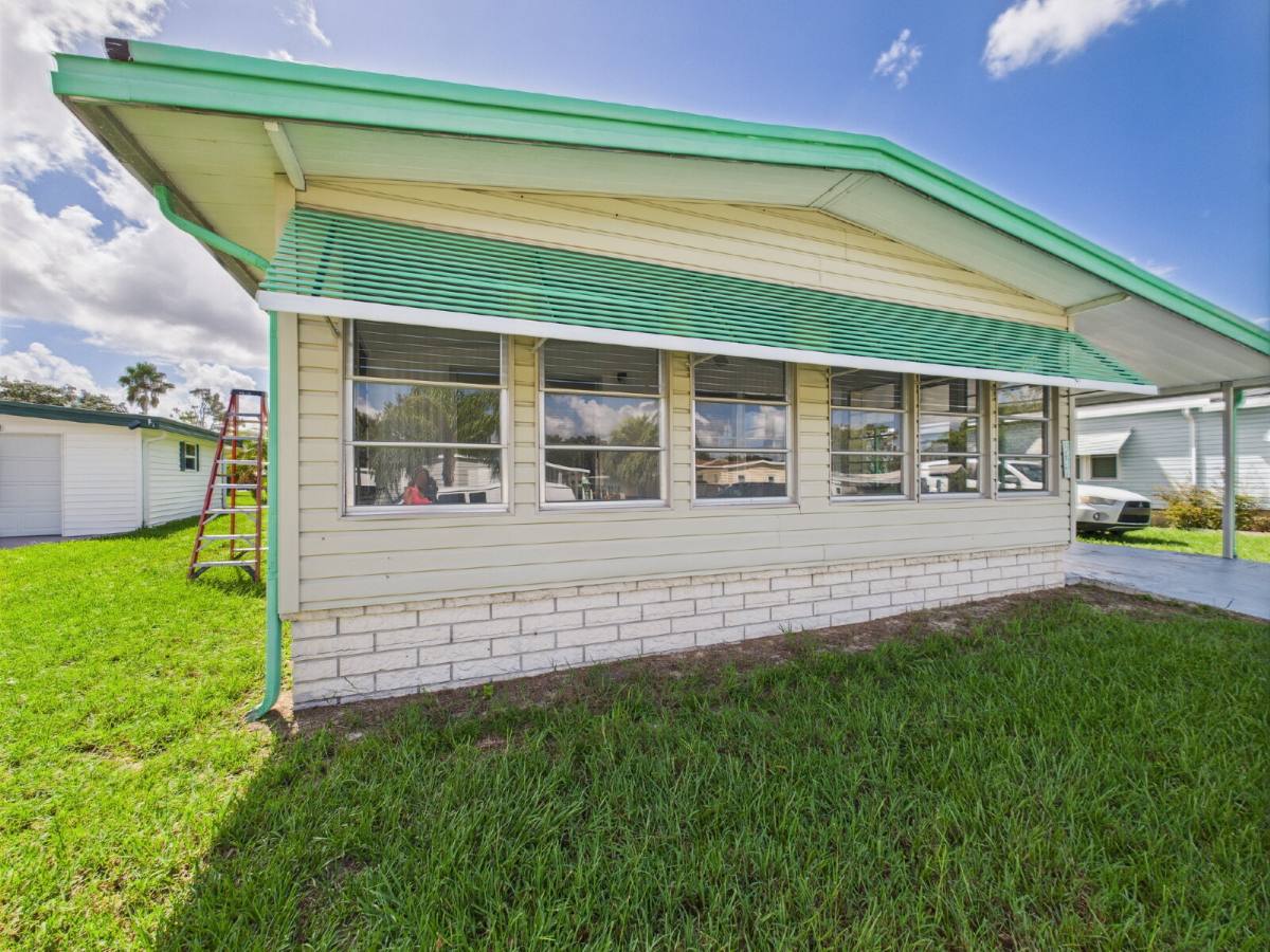 House for rent at 957 Tarrson Blvd, Lady Lake, FL 32159