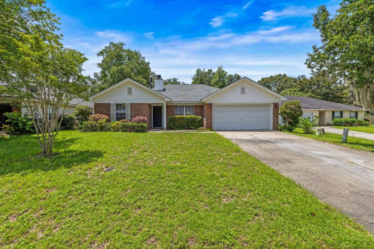 House for rent at 27 Chapel Dr, Savannah, GA 31406