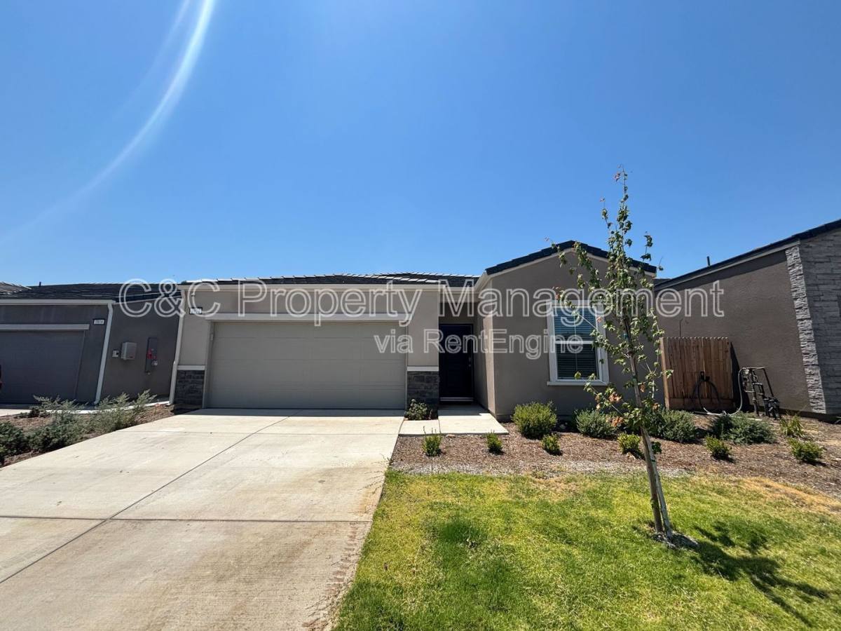House for rent at 1024 Deerhorn Dr, Madera, CA 93636