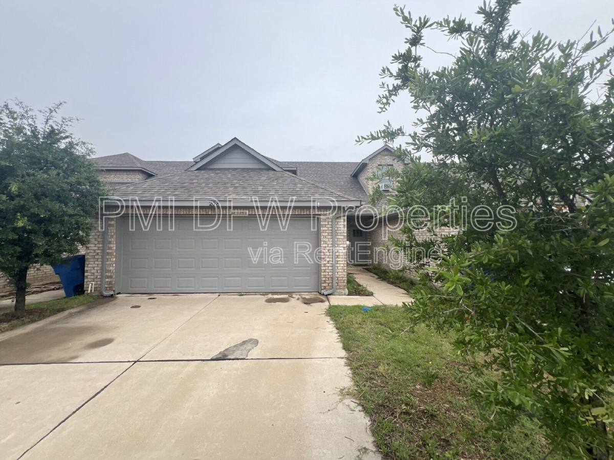Townhouse for rent at 212 Stone Circle, Wylie, TX 75098