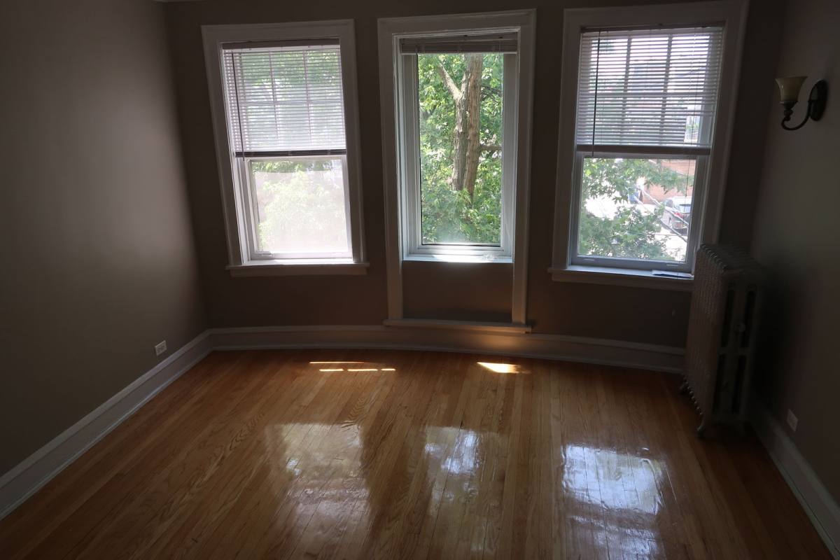 Apartment for rent at 6335 N Greenview Ave, Chicago, IL 60660