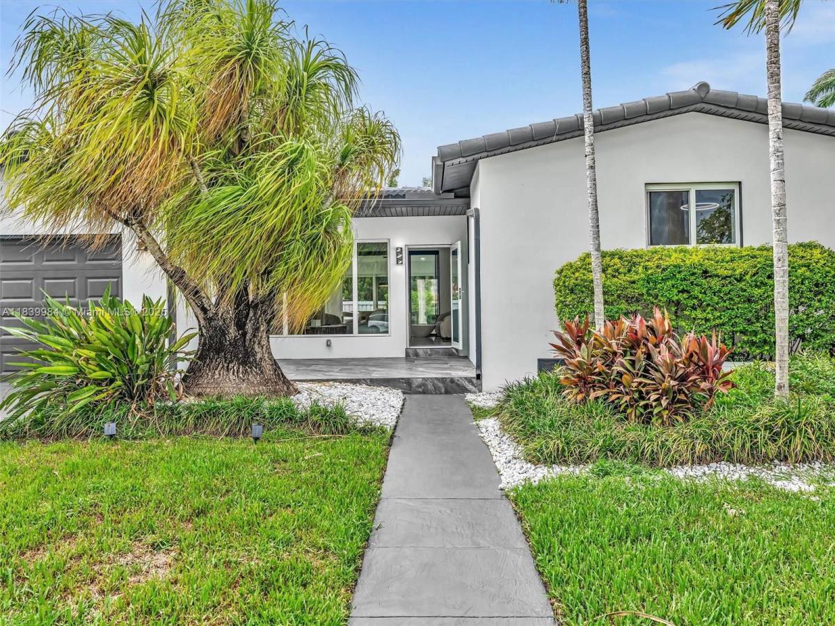 House for rent at 915 N 14th Ave, Hollywood, FL 33020