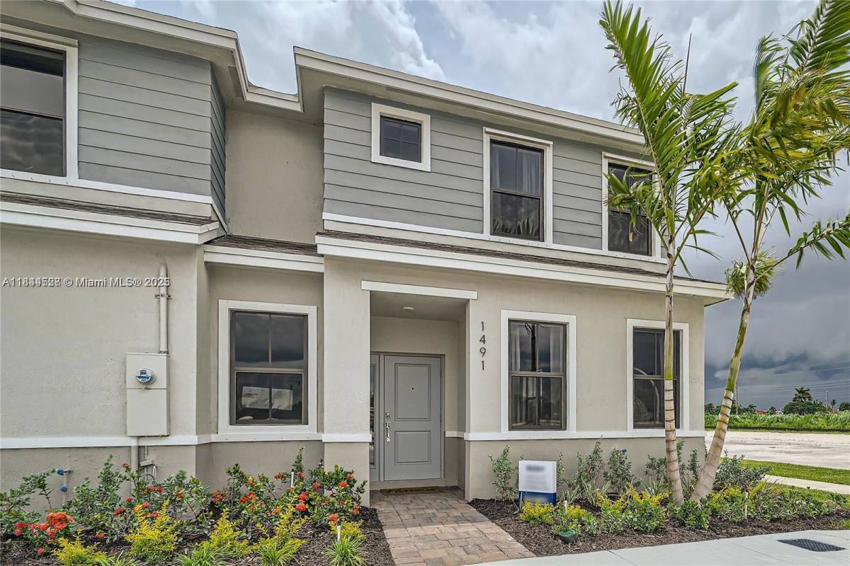 Townhouse for rent at 409 NE 12th St, Homestead, FL 33034