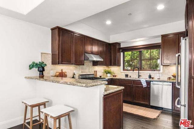 Townhouse for rent at 851 19th St #104, Santa Monica, CA 90403