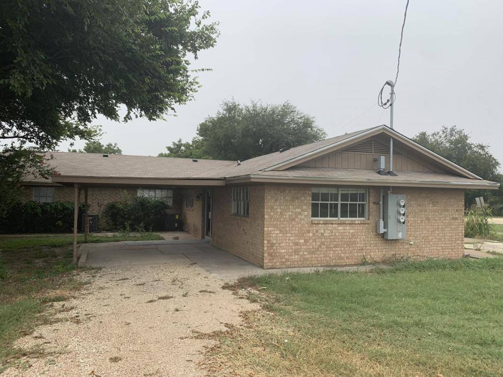 House for rent at 1902 Highway 95, Little River Academy, TX 76554