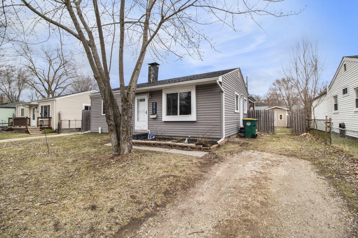 House for rent at 271 Dakota Ave, Ypsilanti, MI 48198