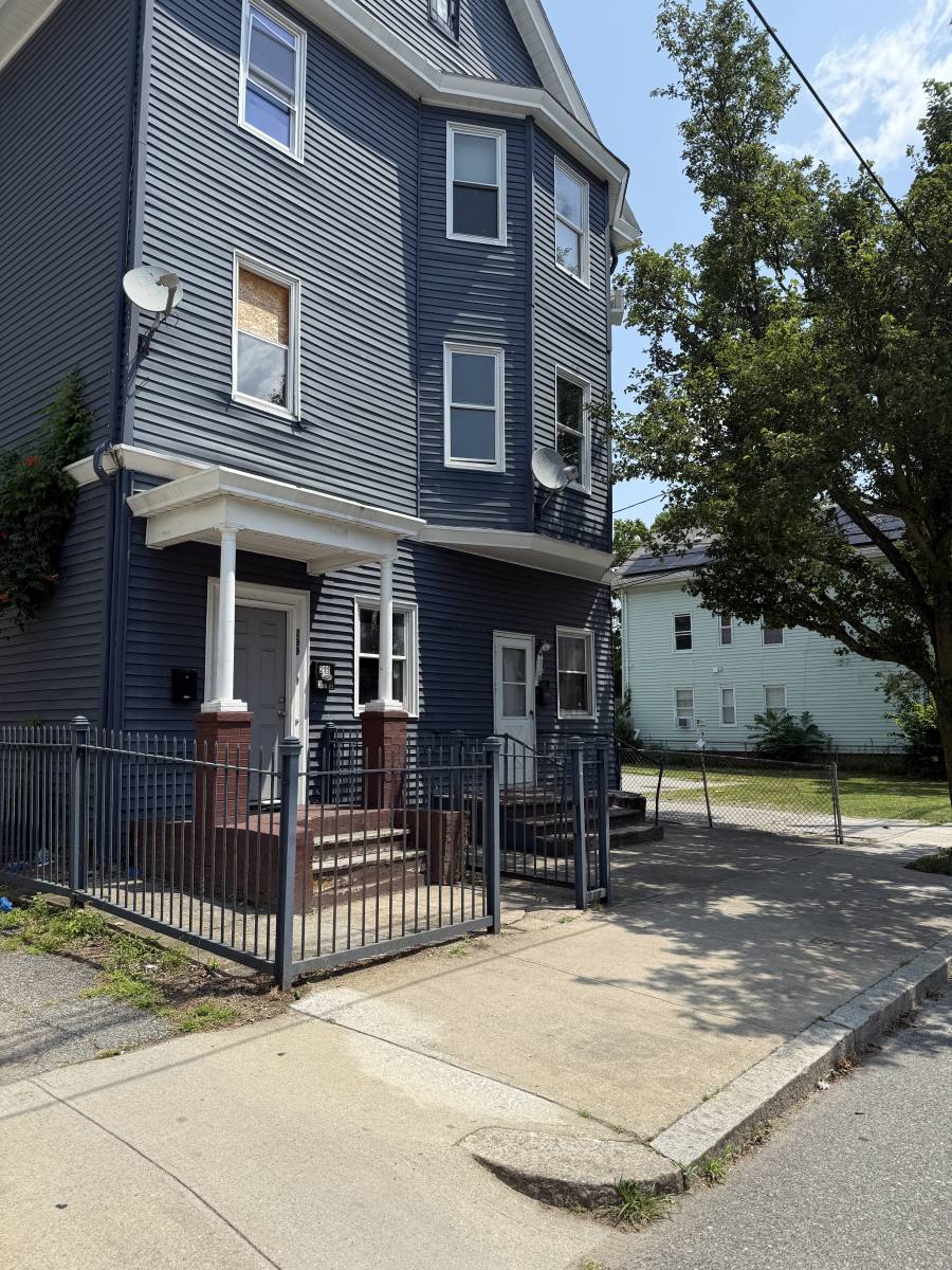 Apartment for rent at 297 Admiral St #2, Providence, RI 02908