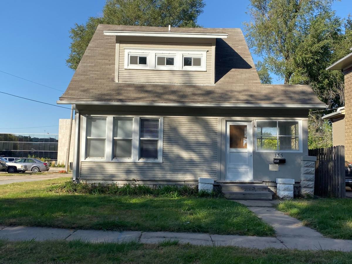 House for rent at 135 N 30th St, Lincoln, NE 68503