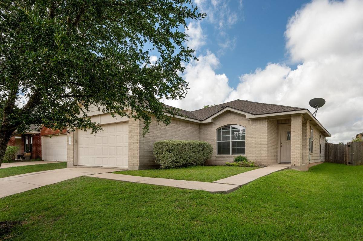 House for rent at 13009 Noche Clara Dr, Del Valle, TX 78617