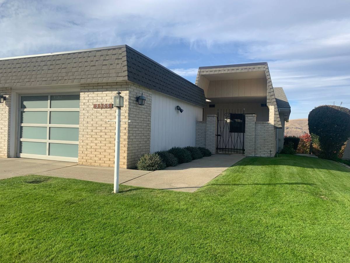 House for rent at 3509 Highview Dr, Yakima, WA 98902