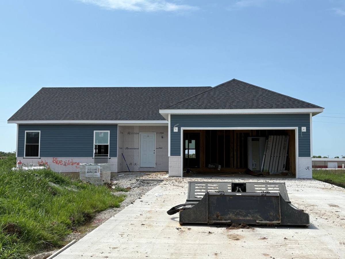 House for rent at 1324 E 477th Rd, Bolivar, MO 65613