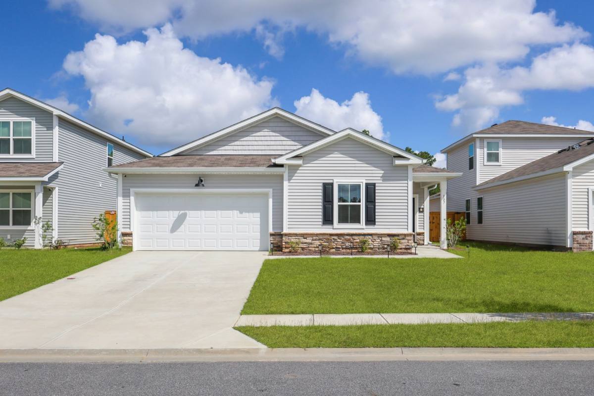House for rent at 107 Firefly Cr, Bloomingdale, GA 31302