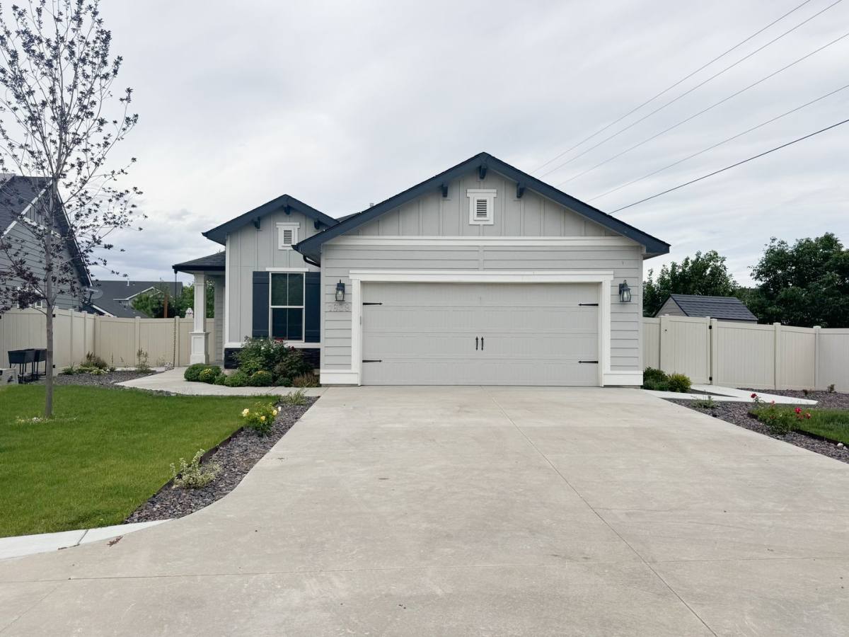 House for rent at 1638 W Henrys Fork Dr, Meridian, ID 83642