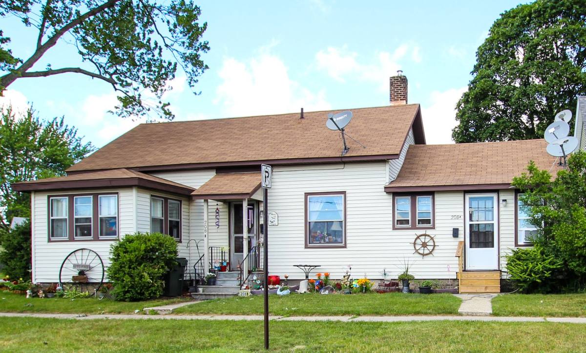 Apartment for rent at 208 Houston, Muskegon, MI 49440
