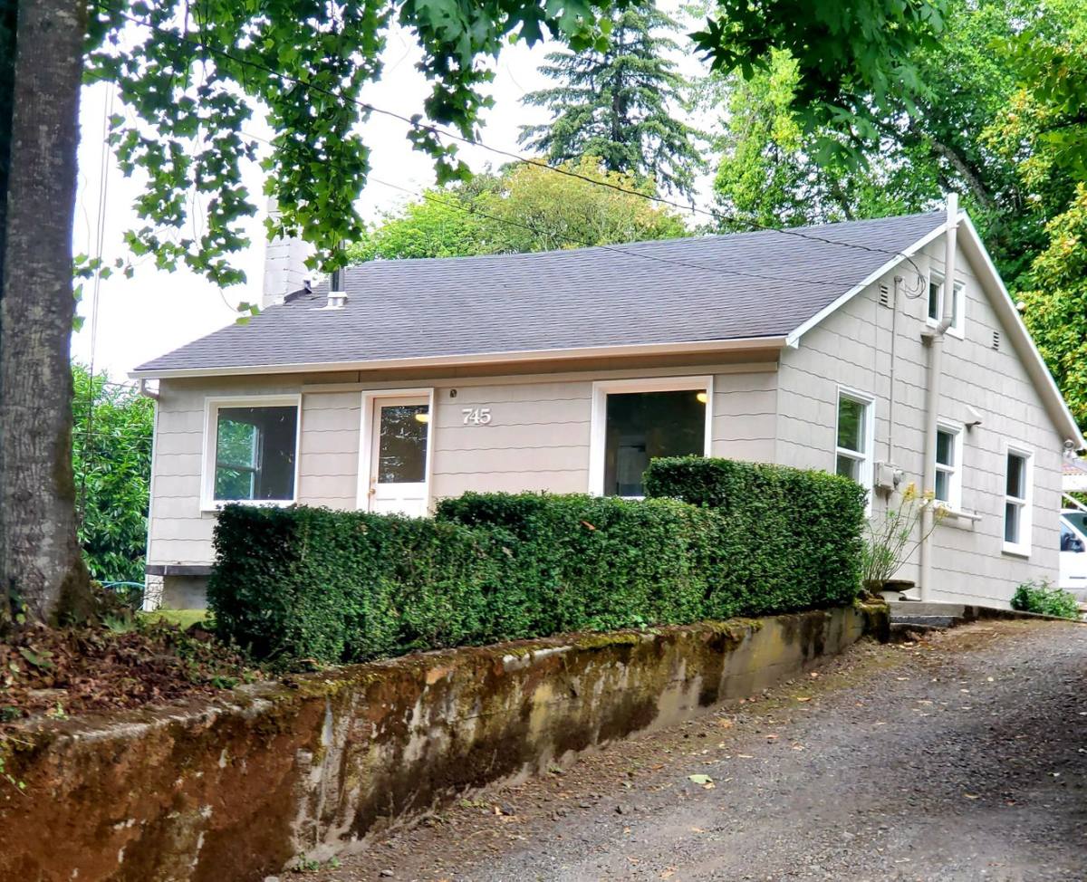 Apartment for rent at 745 Maplecrest Dr SW, Portland, OR 97219