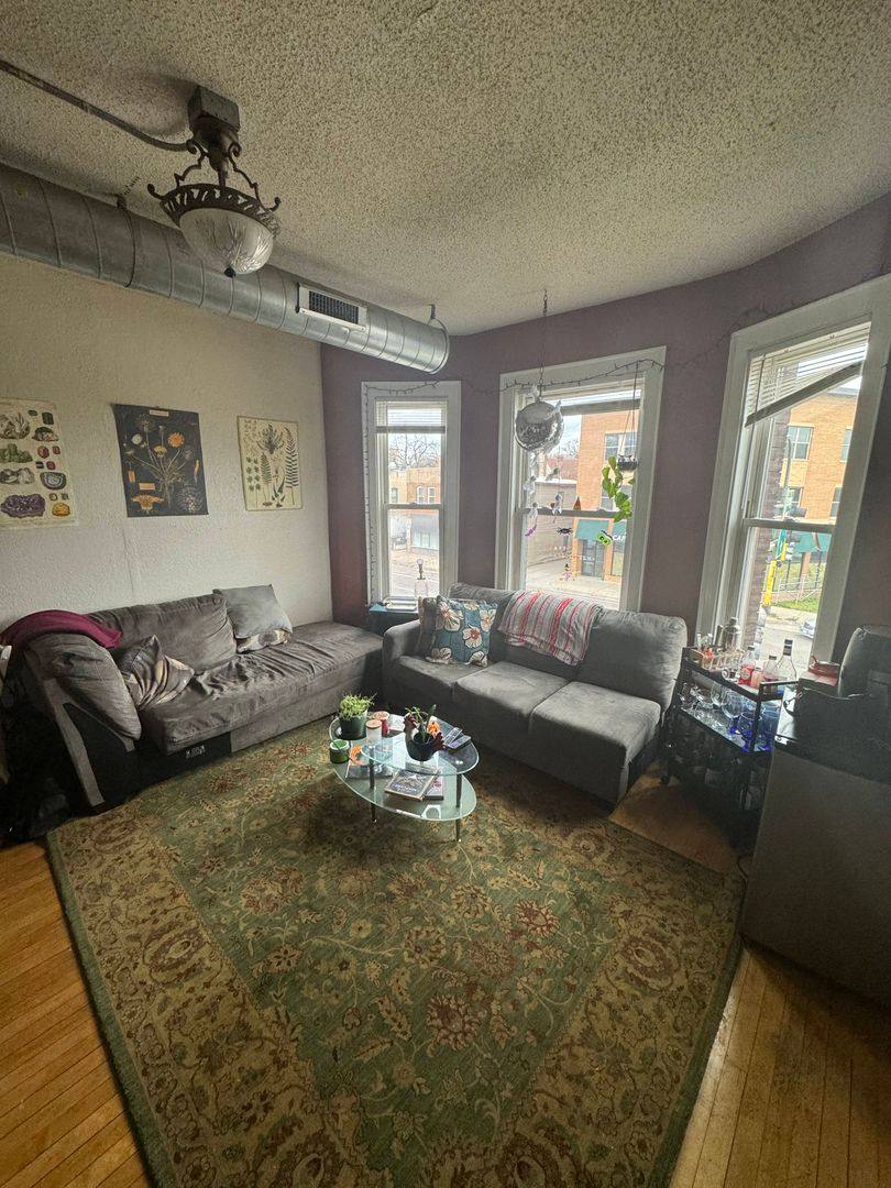 Apartment for rent at 812 4th St SE, Minneapolis, MN 55414