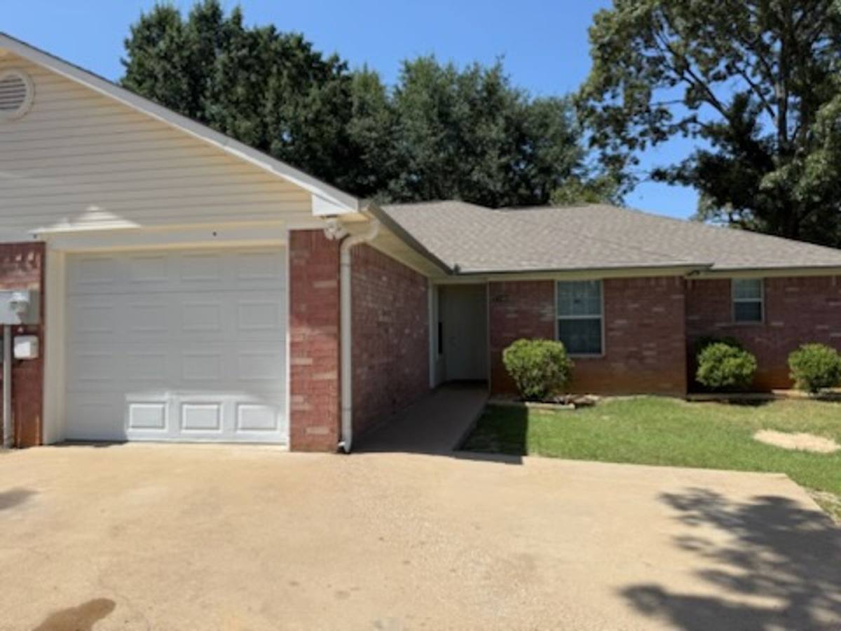 Townhouse for rent at 17060 Cr 191 S, Flint, TX 75762