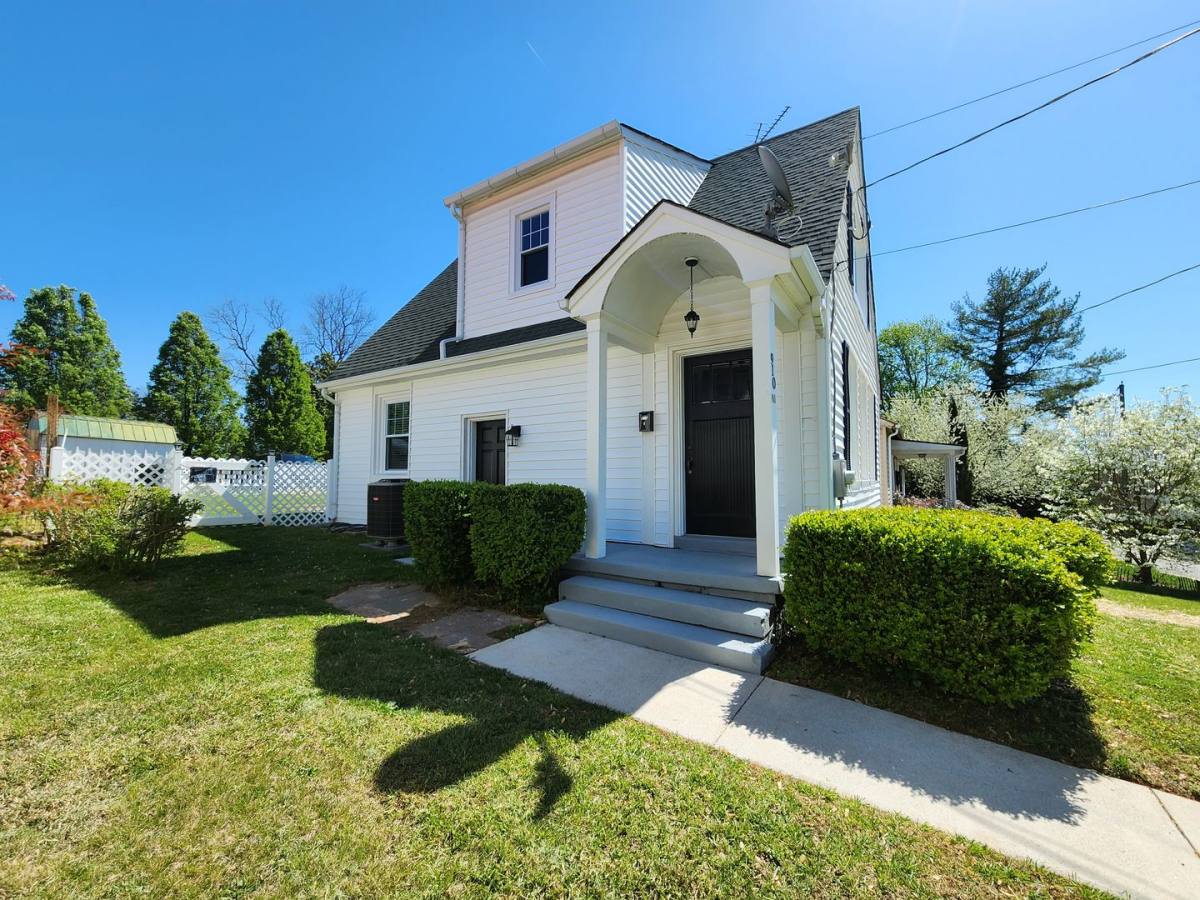 House for rent at 910 Dearing St, Lynchburg, VA 24503