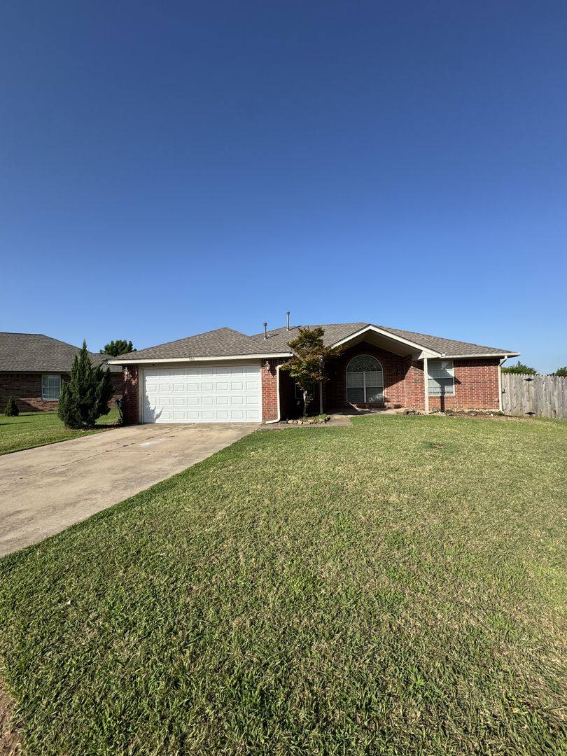 House for rent at 700 Glen Ellen Circle, Norman, OK 73071